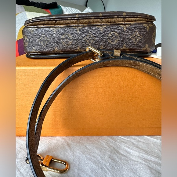 Louis Vuitton Pochette MƩtis Reverse Monogram - Picture 10 of 16